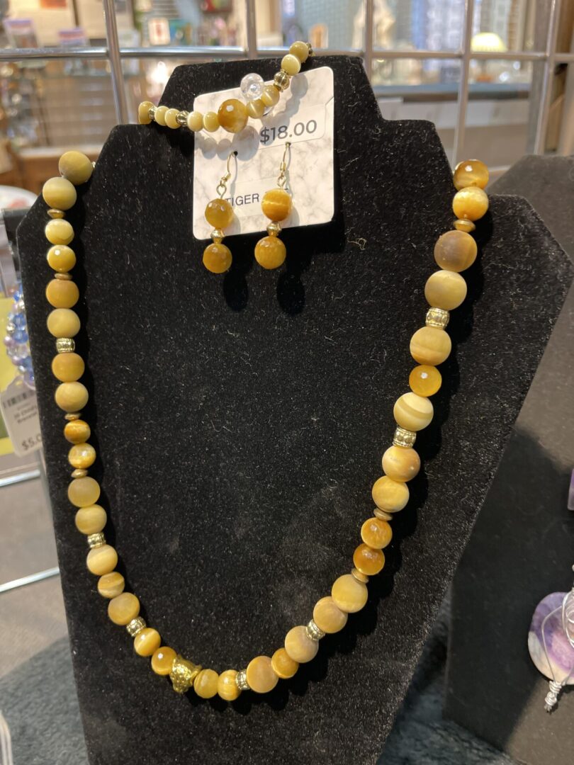 A necklace and earrings made of yellow amber.